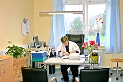 Freundliche und helle Arztzimmer